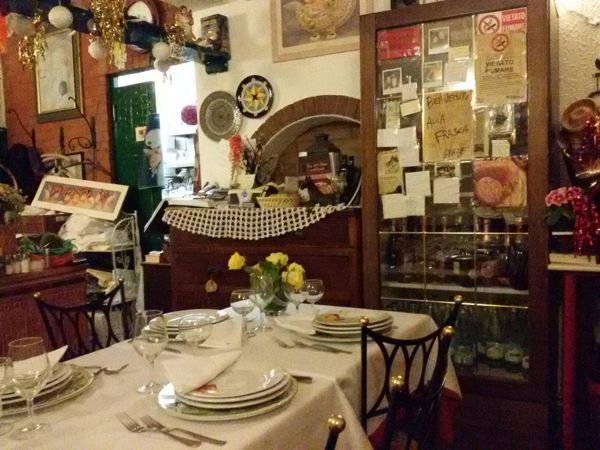 La sala dell'Hostaria La Frasca.